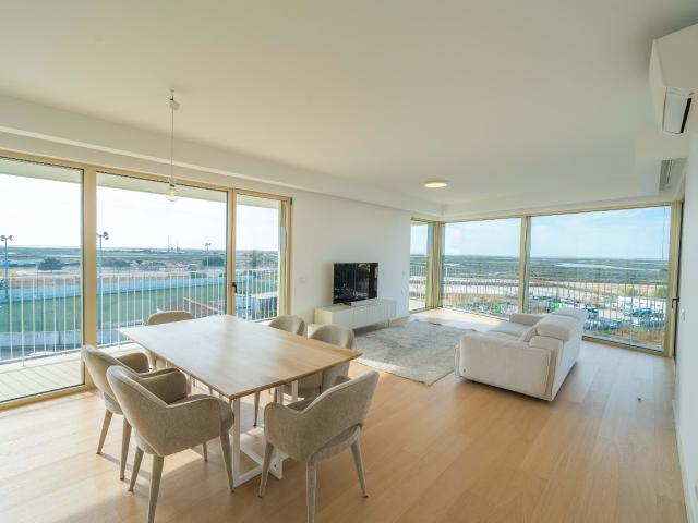 Elegante apartamento T3 com 2 lugares de estacionamento e deslumbrantes vistas Faro