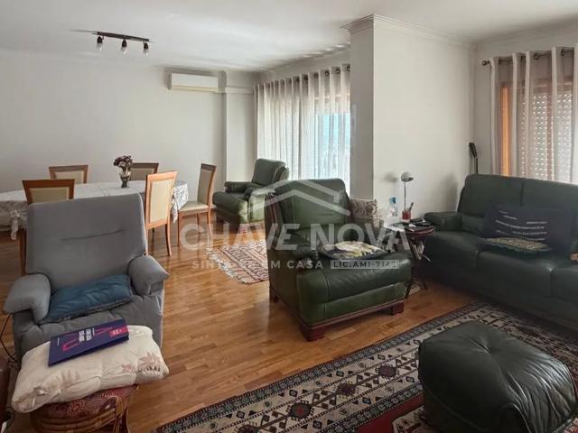 Elegante Apartamento T3 em Condomínio Fechado – Junto ao Gaia Shopping