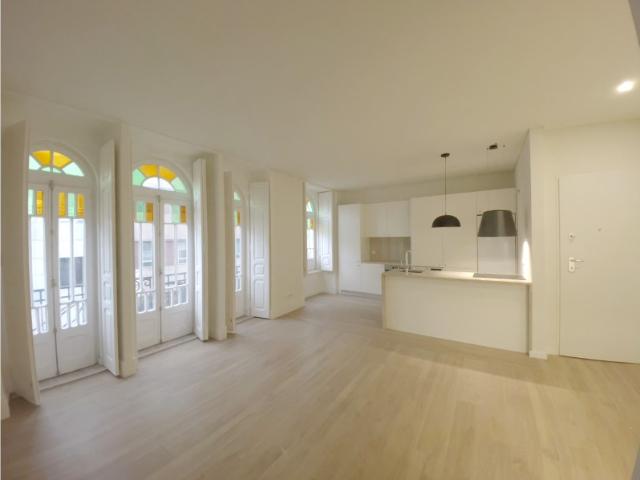 ELEGANTE APARTAMENTO T1 COM SUITE E VARANDA | JUNTO À AVENIDA DA LIBERDADE | LISBOA