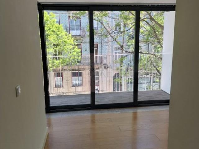 Elegante Apartamento T1 com Varanda e Arrecadação junto à Avenida da Liberdade