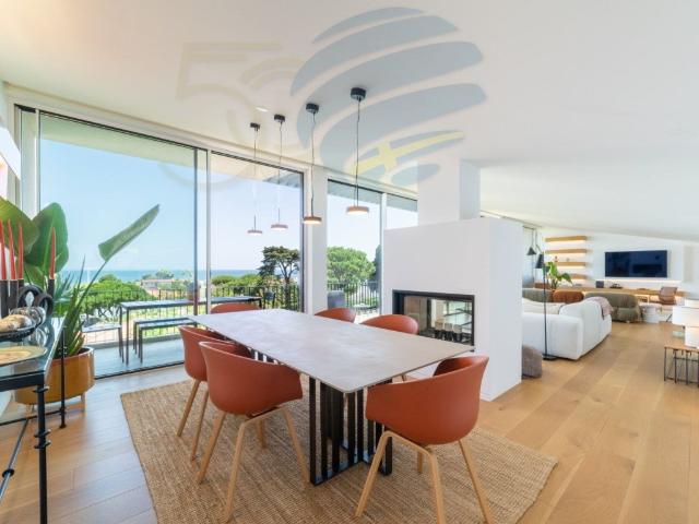 Elegante Apartamento Triplex com Vista Mar no Centro de Casc. 293m² Cascais e Estoril