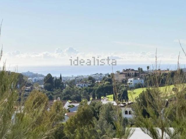 Elegante Apartamento con Vistas Panorámicas en Benahavís Málaga