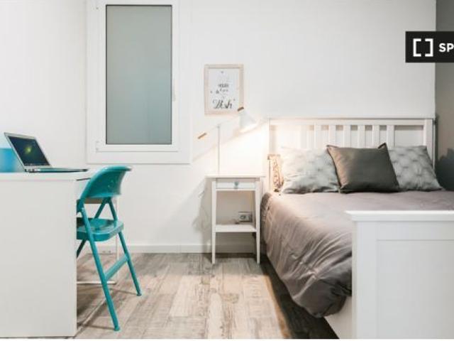 Elegante apartamento de 4 dormitorios en alquiler en Arc de Triomf
