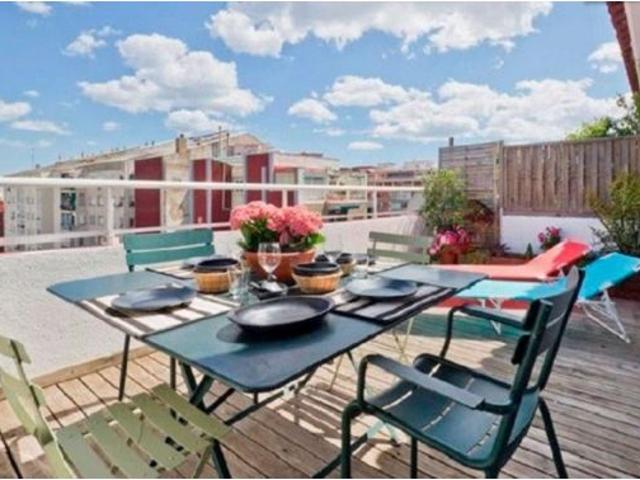 Elegante apartamento de 1 dormitorio con terraza en alquiler en Poblenou