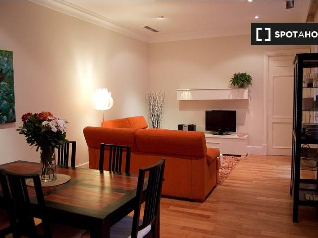 Elegante apartamento de 2 dormitorios en alquiler en Centro, Madrid