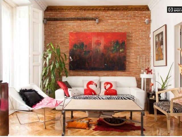 Elegante apartamento de 3 dormitorios con balcones en alquiler en Lavapiés