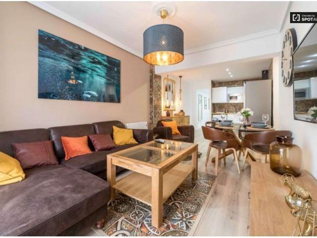 Elegante apartamento de 3 dormitorios en alquiler en Camins al Grau