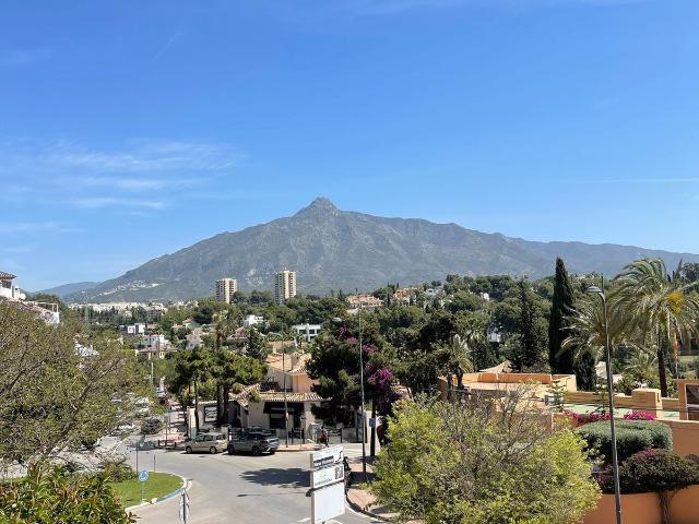 Elegante Apartamento de dos dormitorios con vistas a la montaña y primeras comodidades