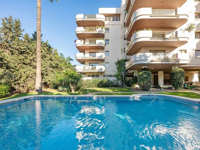 Elegante apartamento en Nueva Andalucía, Marbella, a solo 5 minutos a pie de Puerto Banús