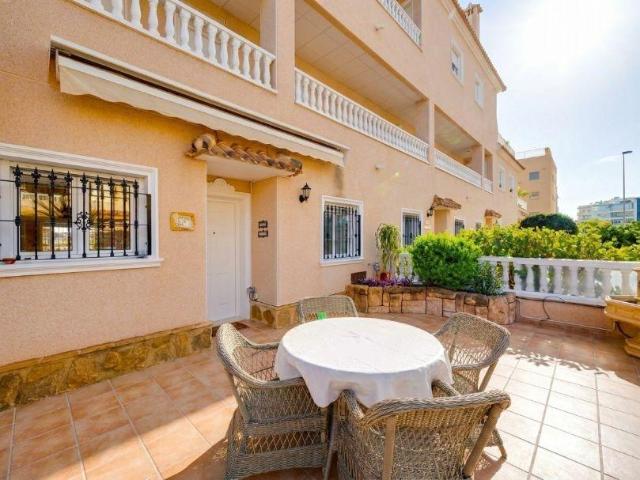 Elegante apartamento en planta baja con dos terrazas y spa