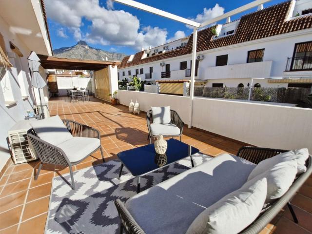 Elegante Apartamento Reformado en la Prestigiosa Milla de Oro de Marbella