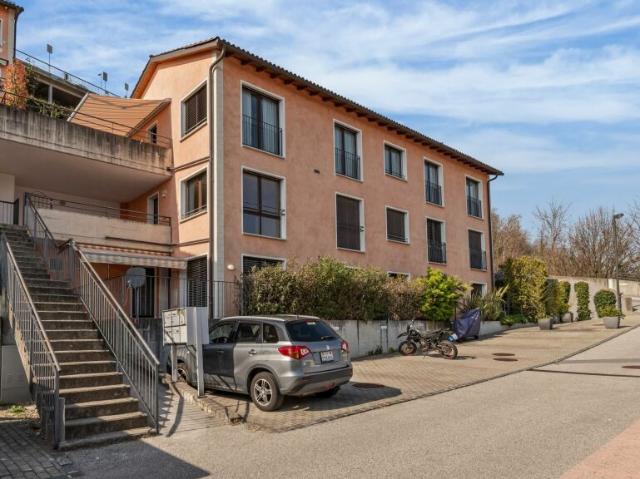 Elegante appartamento 3.5 locali con vista lago a Vernate