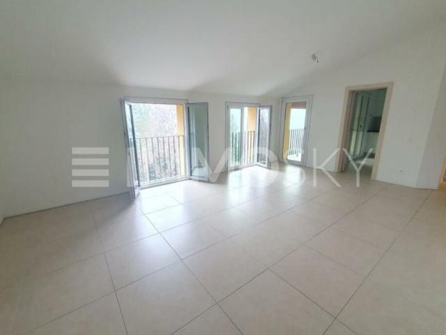 Elegante appartamento con balcone panoramico  Bruzella