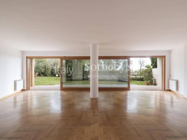 Elegante appartamento con giardino e piscina