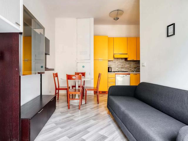 Elegante appartamento con 2 camere da letto, facile accesso al centro