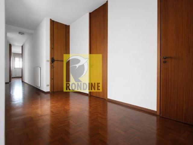 Elegante appartamento con 4 camere da letto