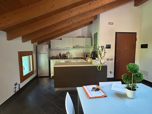 Elegante Appartamento Mansardato in Affitto nel Centro di Badia Polesine
