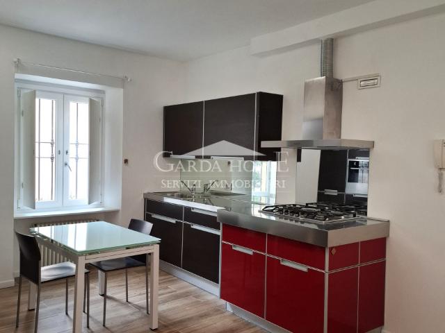 Elegante appartamento trilocale in centro a Desenzano del Garda