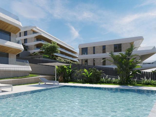 Elegante Atico de 2 Habitaciones y 2 Baños en un Moderno Com. 185m² Estepona
