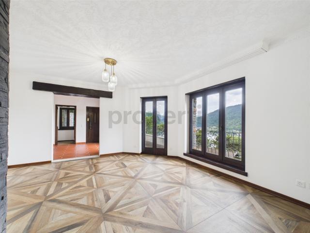 ELEGANTE ATTICO DUPLEX CON VISTA PANORAMICA SUL LAGO Ponte Tresa RESIDENZA SECONDARIA AMMESSA