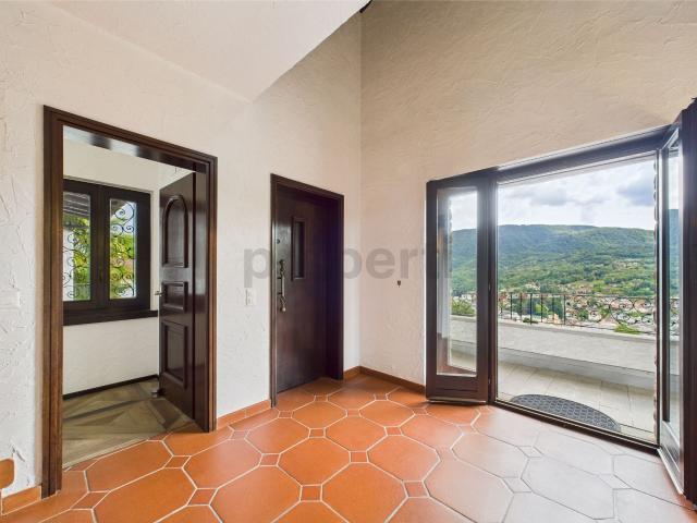 Elegante attico duplex con vista panoramica sul lago ponte tresa residenza secondaria ammessa | dreamo. Ch