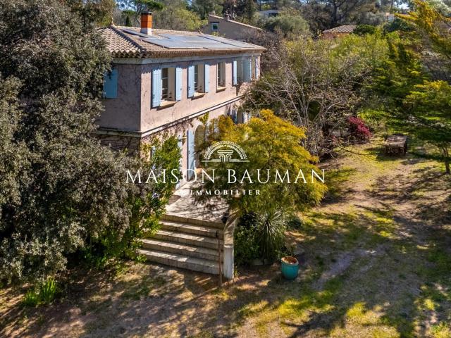 Élégante bastide nichée dans un écrin végétal enchanteur 273m² Saint Raphaël