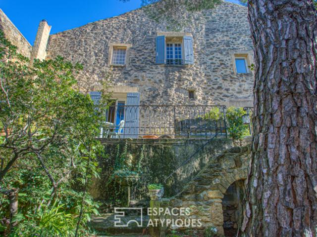 Elégante bastide de village et son jardin caché