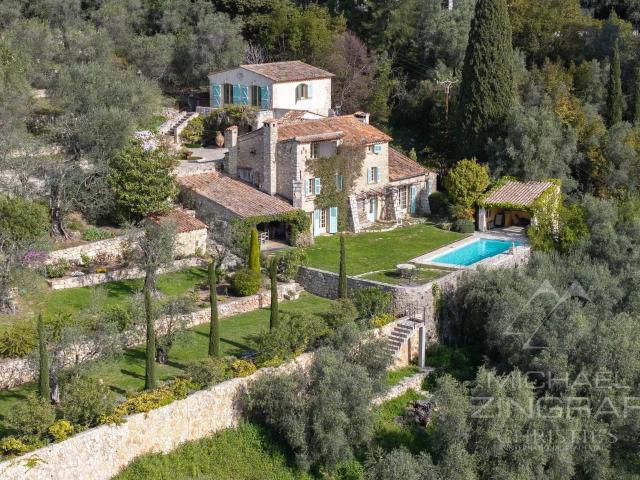 Elegante Bastide dominant l'arrière pays 273m² Le Tignet