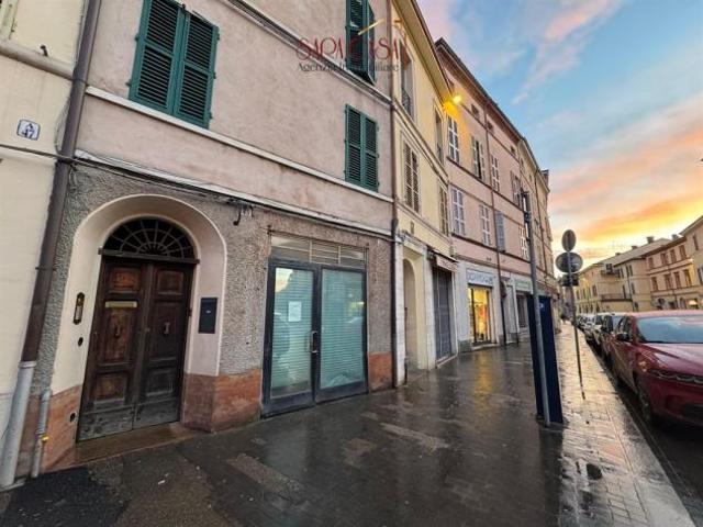ELEGANTE BILOCALE A REDDITO IN CENTRO STORICO