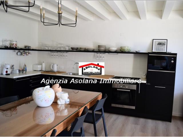 Elegante casa a schiera indipendente in affitto