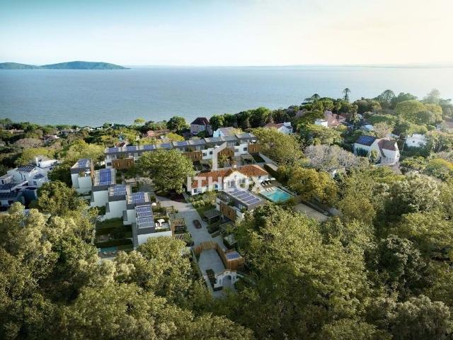 Elegante Casa Alto Padrão, 230m², 3 Dormitórios, 3 Suítes, 2 Vagas, Terraço, Vila Conceição, POA/RS, Porto Alegre, Vila Conceição
