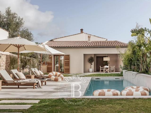 Elegante casa de pueblo renovada con piscina de agua salada. 387m² Lloseta