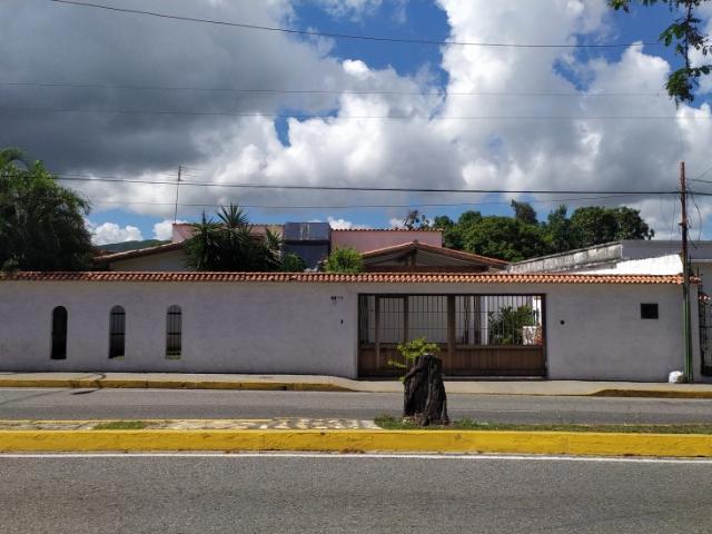 Elegante Casa en Venta de uso Comercial o Residencial La Victoria