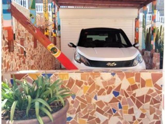 Elegante casa pareada con 3 dormitorios y amplia terrazza con vista al mar en