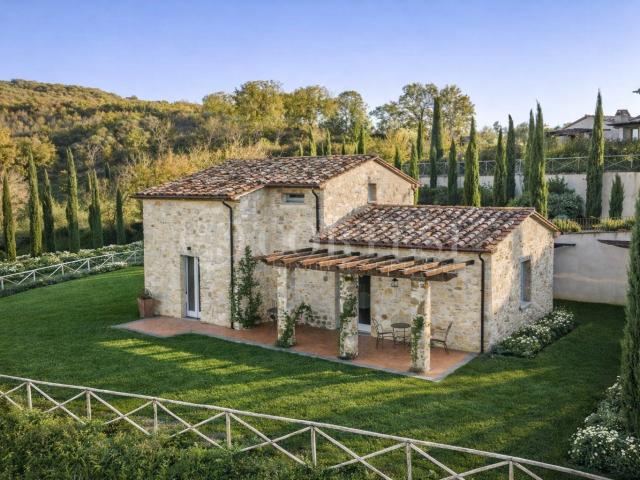 Elegante Casale Ristrutturato in Posizione Prestigiosa con P. 132m² Umbertide