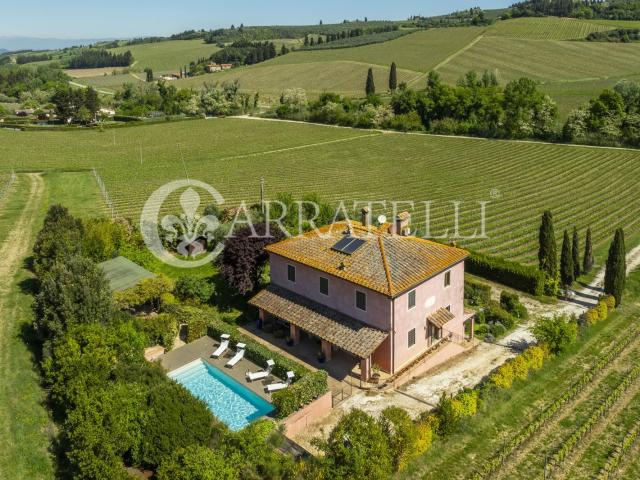 Elegante casale toscano immerso nelle dolci colline del Chia. 410m² Montespertoli