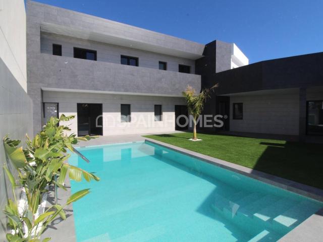 Elegante chalet de 5 dormitorios en venta en San Pedro del Pinatar