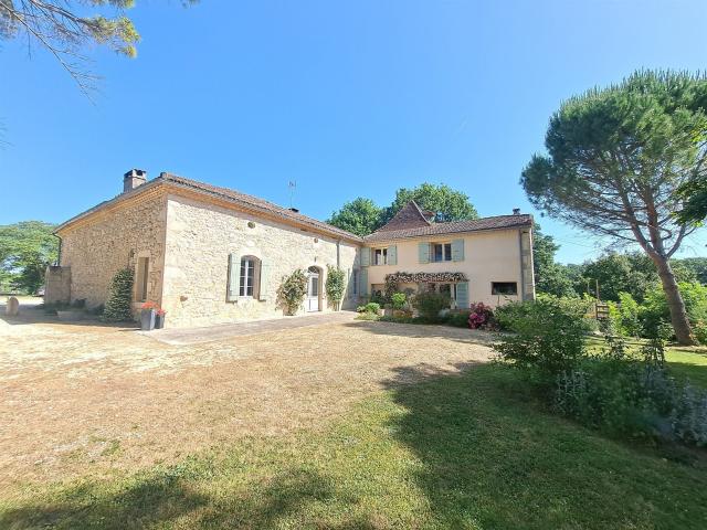 Élégante Chartreuse Rénovée avec Maison d'Amis et 2,7 Hect 405m² Lectoure