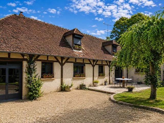 Élégante demeure de caractère avec piscine, dépendance et jardin paysager – Le Mesnil Théribus 60240