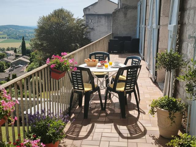 Élégante demeure en pierre du XVIIe siècle avec jardins et v. 215m² Lauzerte