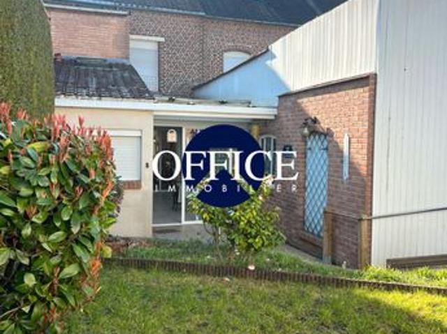 Elegante demeure familiale avec jardin et garage double lens