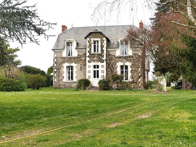 Elégante demeure sur 2,5HA avec Piscine Aux portes de la Brenne
