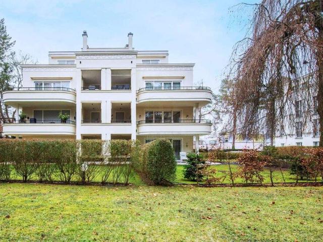Elegante Designer Wohnung mit eigenem Garten und Terrasse in Bestlage