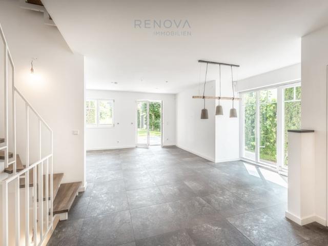 Elegante Doppelhaushälfte mit Garten – perfekt für Familien