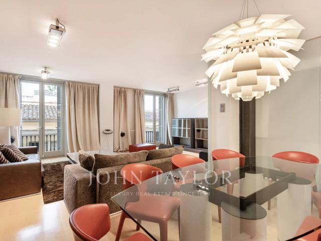 Elegante dúplex en la prestigiosa Calle Sant Jaume