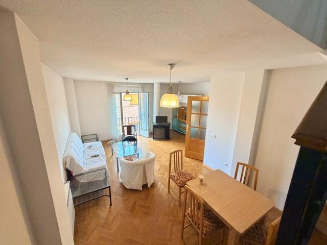 Elegante Dúplex en San Antón: Comodidad y Diseño Moderno