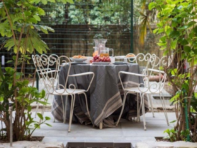 Elegante e moderno appartamento con giardinoElegante e moderno appartamento con giardino