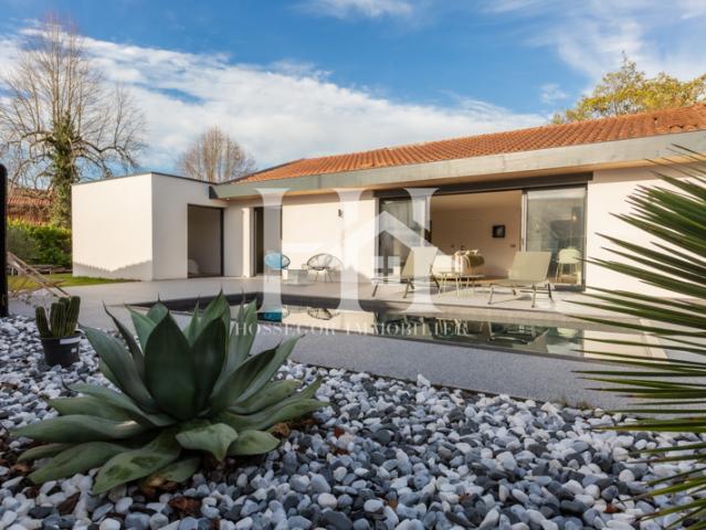 VILLA CONTEMPORAINE DE PLAIN PIED AVEC PISCINE À ANGRESSE