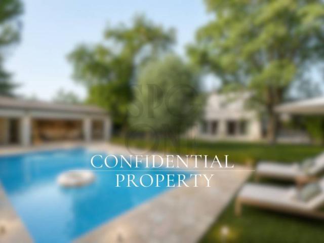 Elegante Familienvilla mit Pool und Poolhaus