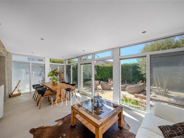 Elegante Familienvilla mit Pool